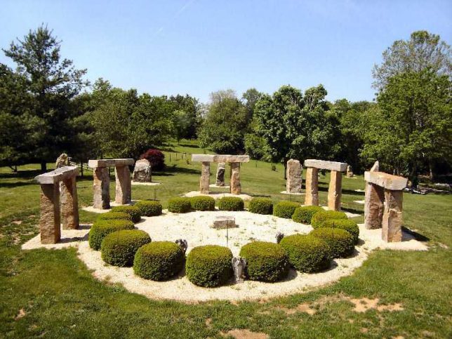 garden-stonehenge
